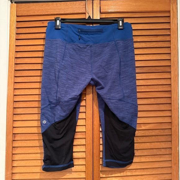 Lululemon Women’s Blue Cropped Athletic Active Leggings Sz 10 - Picture 5 of 7